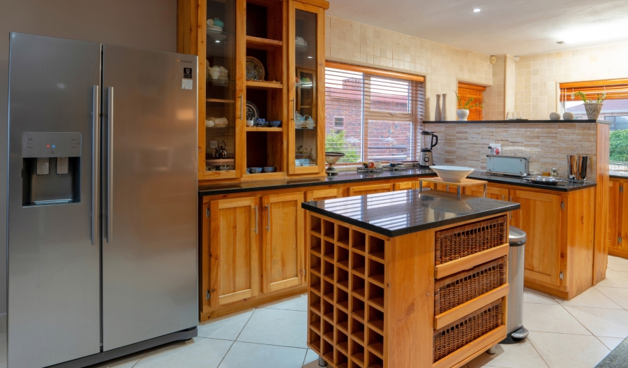 5 Bedroom Property for Sale in Paradise Beach Eastern Cape